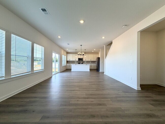 Building Photo - 2372 Meadowwood Dr