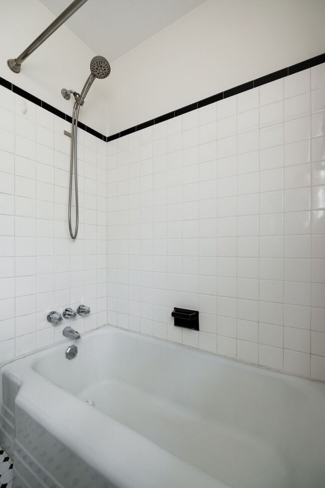 Building Photo - Stratford Hills Brick Ranch