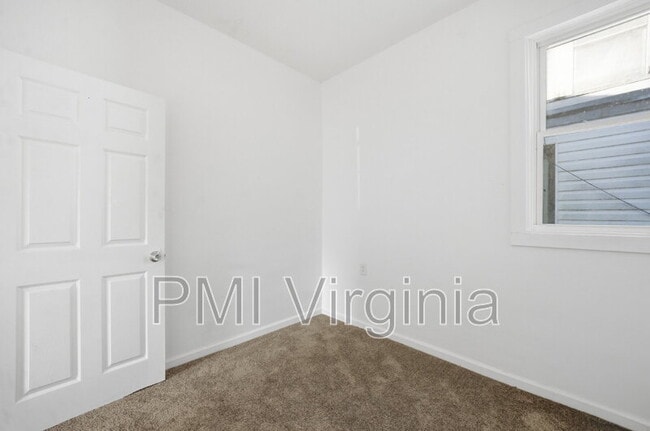 Building Photo - 36 Cedar Ave