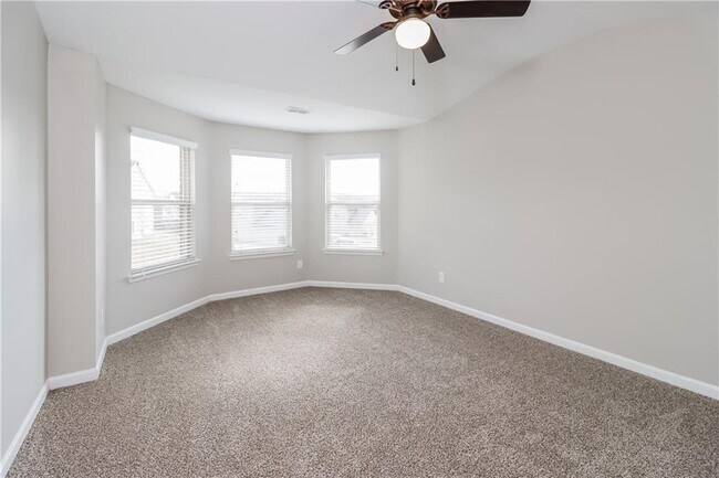 Building Photo - 1138 Paramount Dr