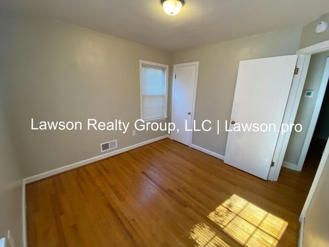 Building Photo - Cozy Raleigh Court Ranch with Partially Finished Basement