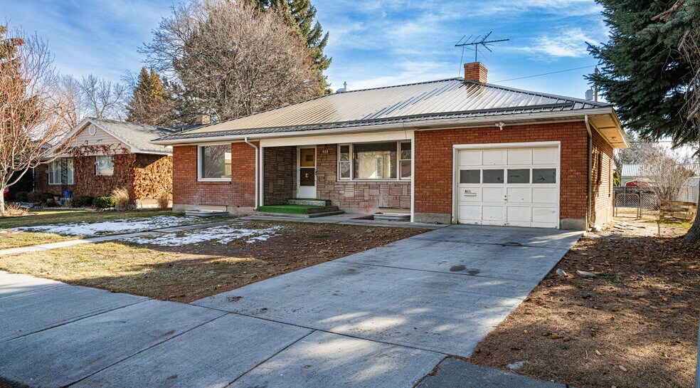 Building Photo - 920 9th St