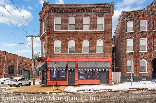 Building Photo - 900-902 Barton St