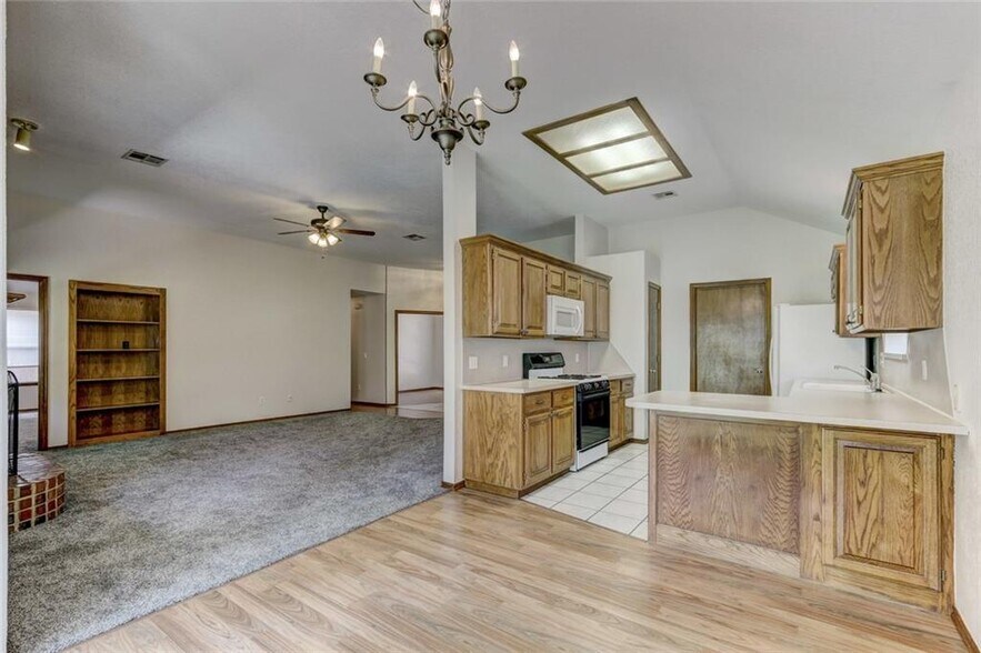 Building Photo - 305 Waterfront Dr