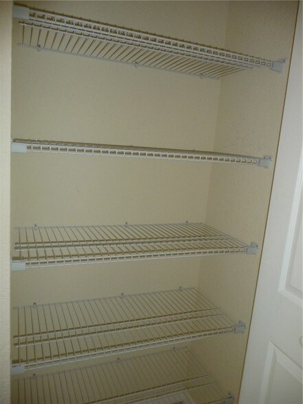 Building Photo - 515 Calamondin Way SW
