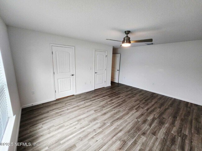 Building Photo - 27 Farmsworth Dr
