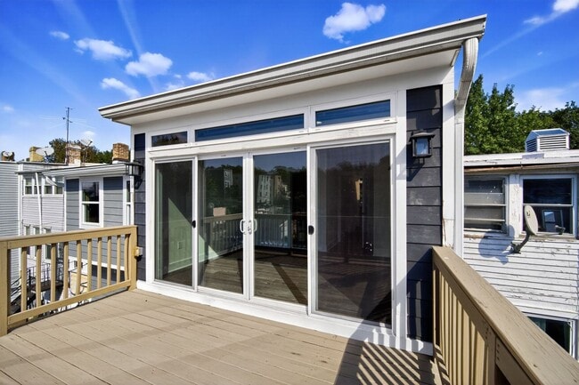 Building Photo - Available Now! 3 Bed 3.5 Bed in Brightwood...