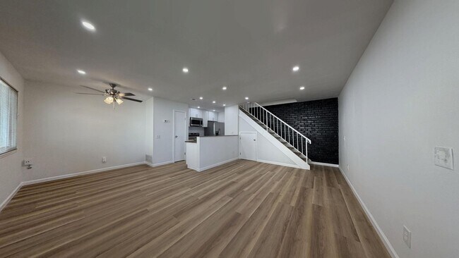 Building Photo - 3532 Rainbow Ln