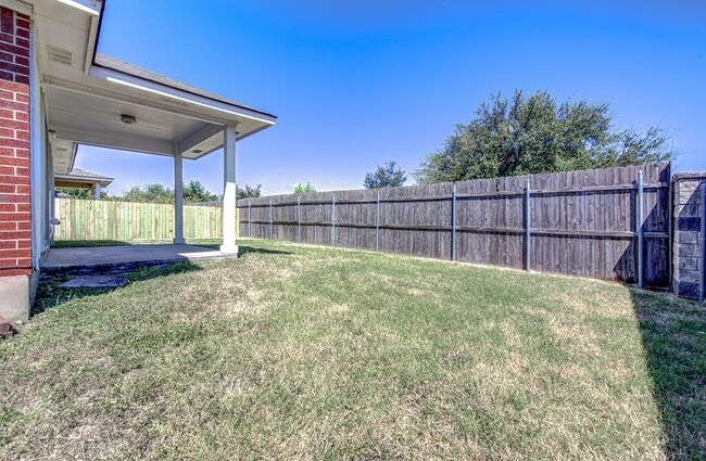 Building Photo - 207 Brentwood Dr