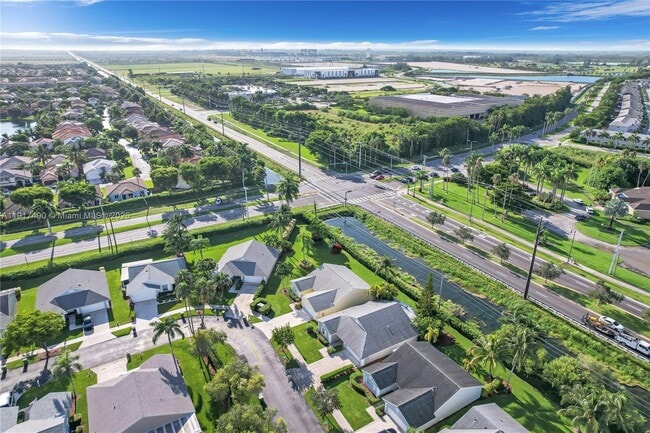 Building Photo - 2730 SE 7th Pl