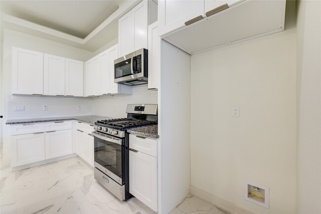 Building Photo - 2928 El Fenice Ln