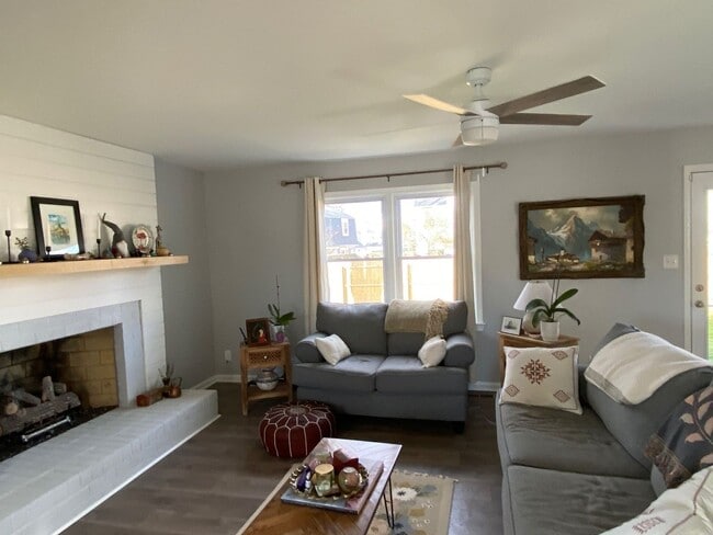 Building Photo - Beautifully 4-Bedroom Home in Desirable Vi...