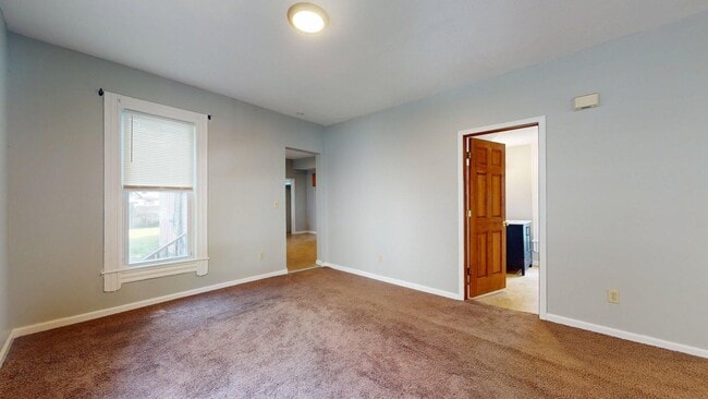 Building Photo - Madison/W.95th neighborhood : 3 bedroom/1 bath single family house available NOW.