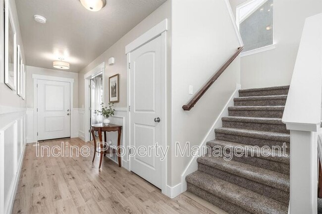 Building Photo - 123 Valcrest Dr