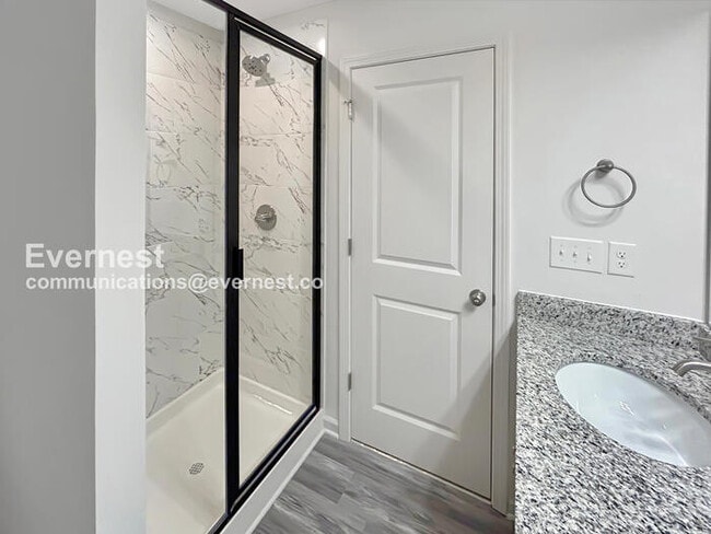 Building Photo - 3 Bed/2.5 Bath Townhome with Garage / Pet-Friendly / Vouchers Accepted / Available Now!