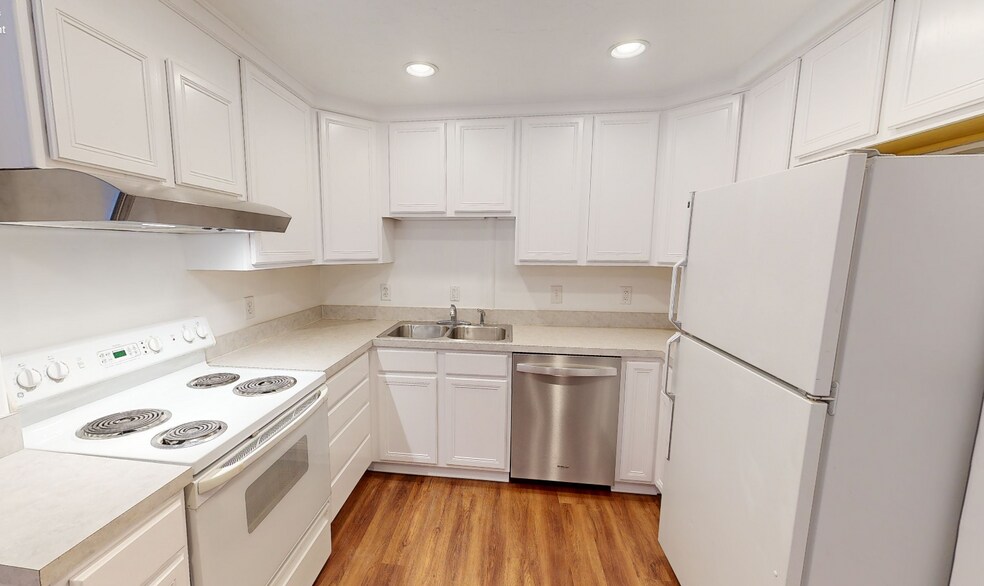 Building Photo - 9929 N Mulberry Dr