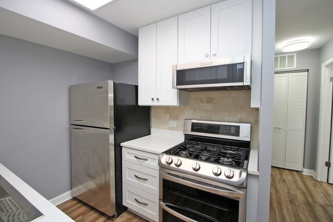 Building Photo - 652 Nantucket Way