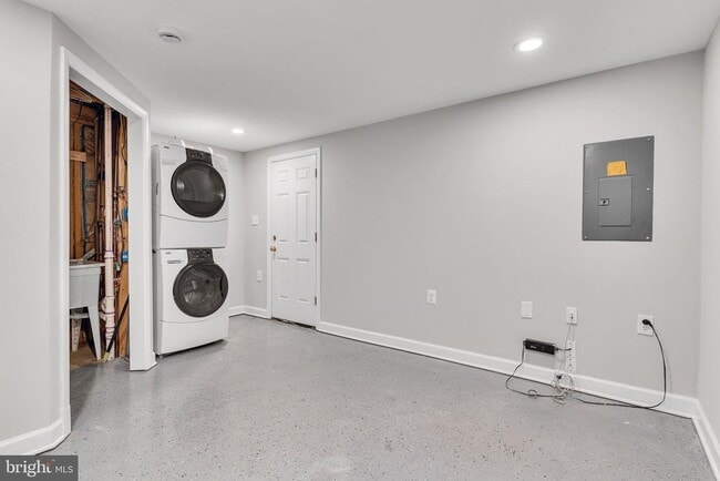 Building Photo - 6146 Brook Dr