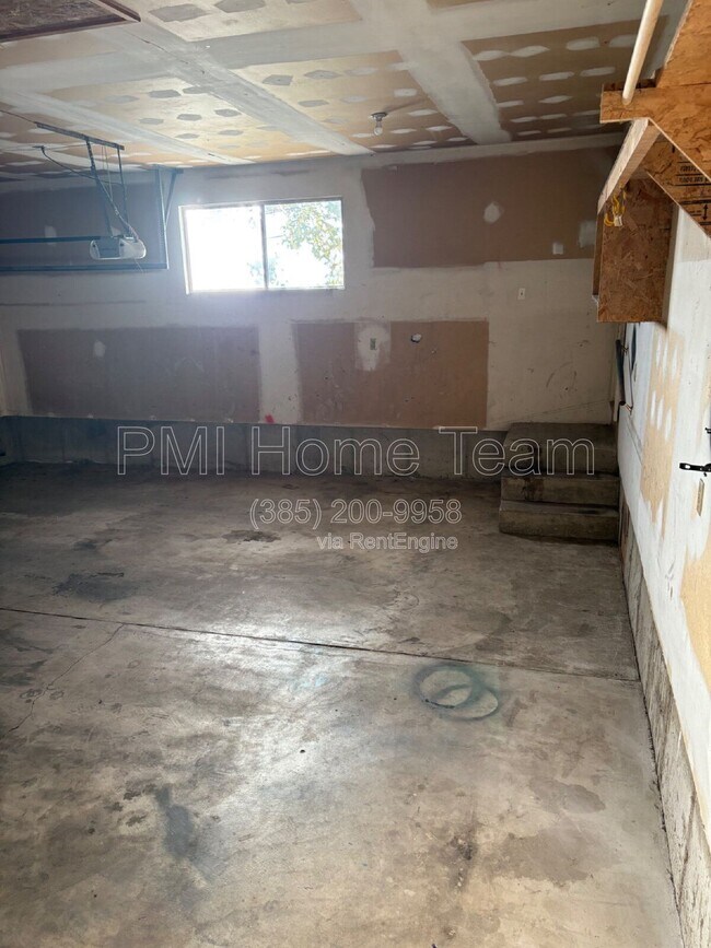 Building Photo - 245 Abrams Way