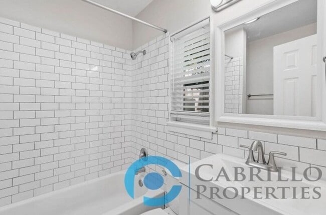 Building Photo - 3004 Quince St