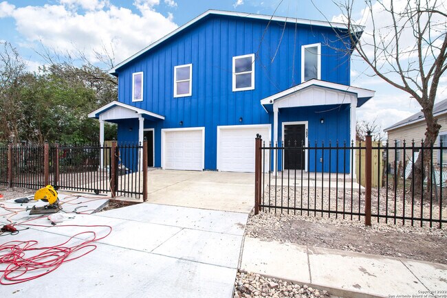 Primary Photo - 322 Vine St