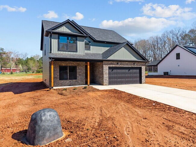 Building Photo - New Salisbury 4 bedroom 2.5 bathroom