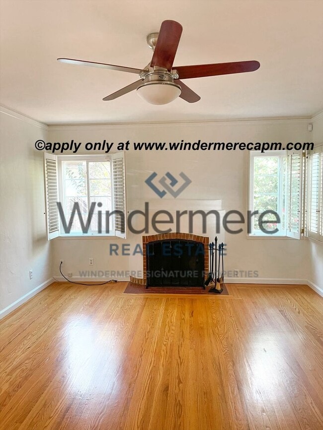 Building Photo - Charming Upper Land Park Home with Vintage Character and Natural Light — 2 Bed, 1 Bath