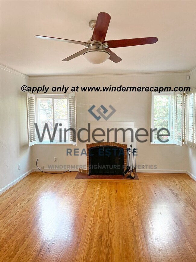 Building Photo - Charming Upper Land Park Home with Vintage...