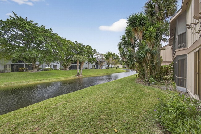 Building Photo - 500 Crosswinds Dr