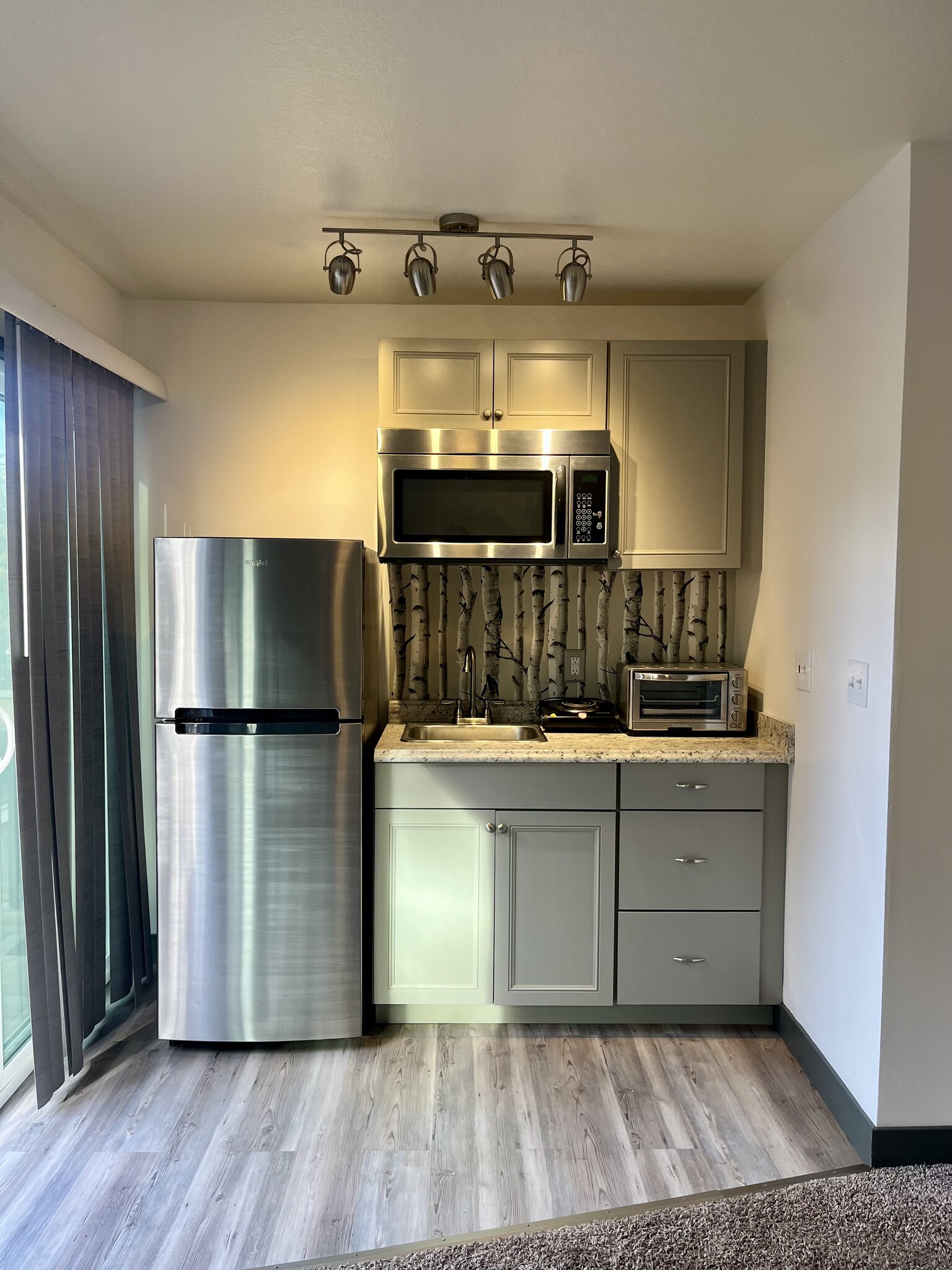 Building Photo - 1421 NE 8th St