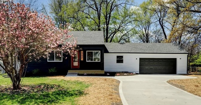 Primary Photo - Beautifully remodeled 4-bedroom, 2-bath ho...