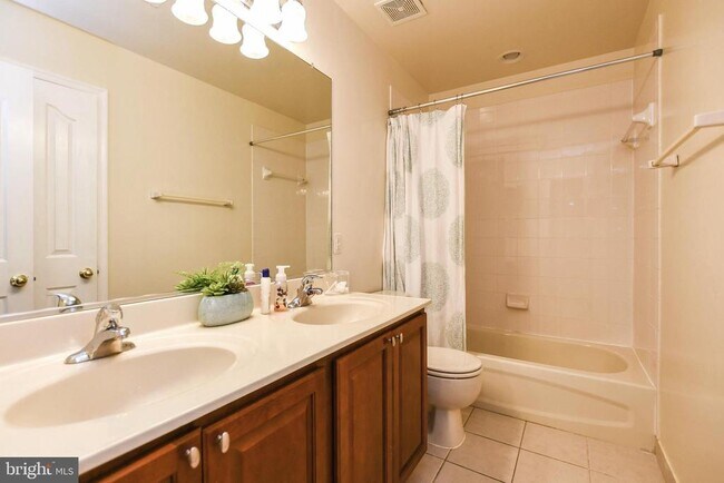 Building Photo - 13003 Belle Meade Trace