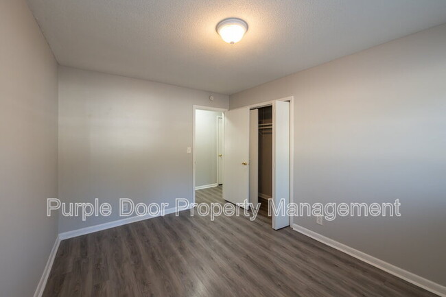 Building Photo - 465 N Hairston Rd