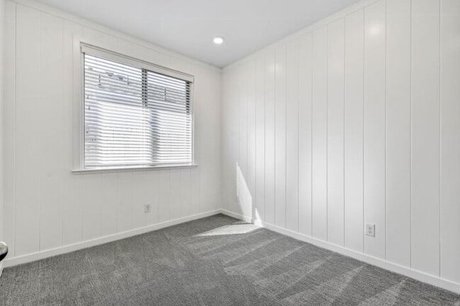 Building Photo - Beautiful Former Model Home For Rent! All the upgrades!