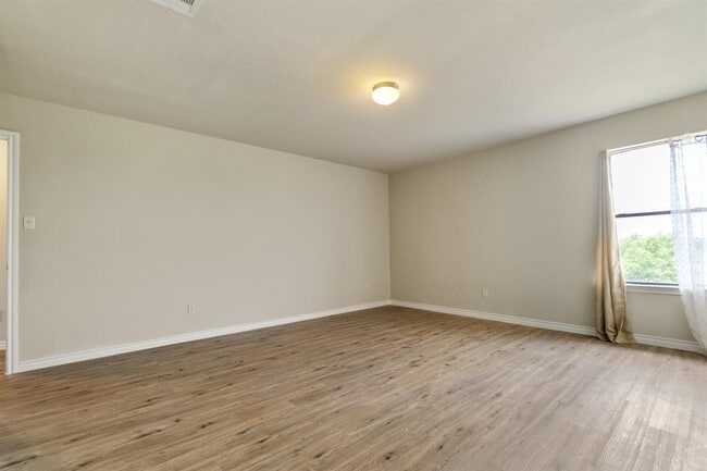 Building Photo - 5071 Marsh Ln