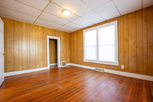 Building Photo - 207 S 17th St