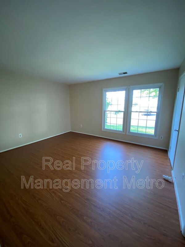 Building Photo - 1902 Stone Hearth Ct