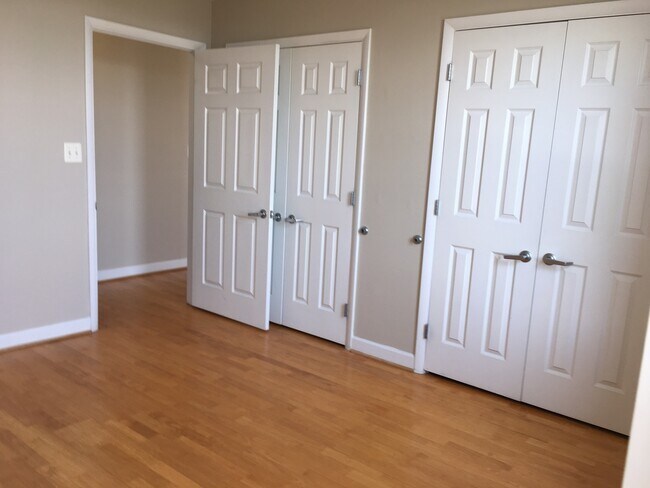 Building Photo - U Street/Columbia Heights 1 Bedroom with DEN