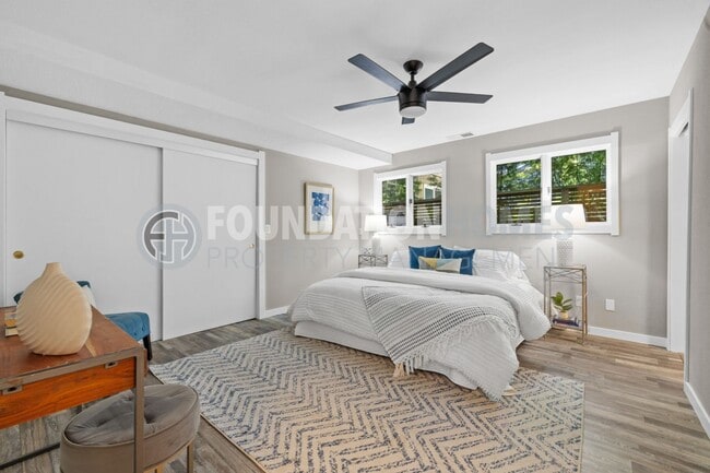 Building Photo - Charming 3 bed/2.5 bath in the heart of do...