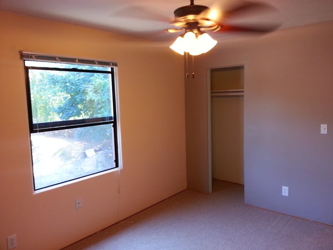 A Bedroom - 5802-5824 SE Belmont St