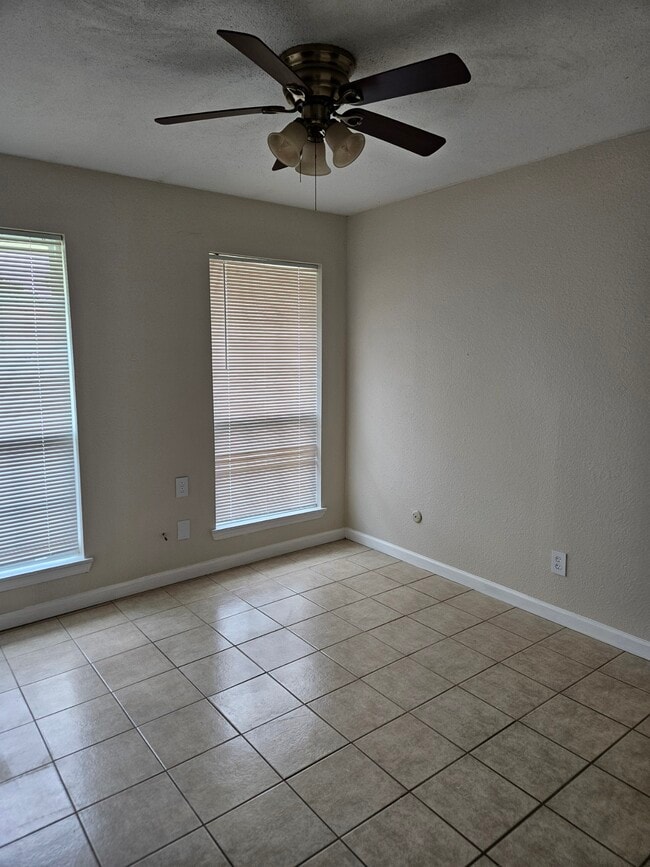 Building Photo - 611 Dewberry Dr