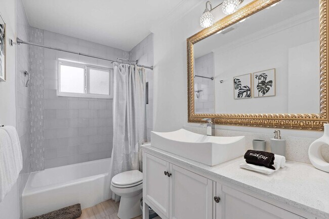 Building Photo - 2001 NW 36th St