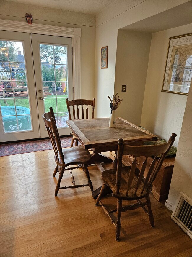 Building Photo - 611 W 32nd St