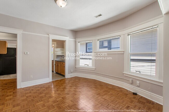Building Photo - Charming Two-Bedroom Upper-Level Duplex in...