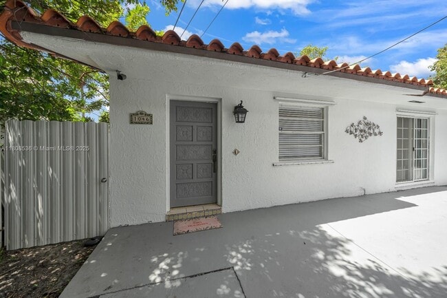 Building Photo - 1046 SW 13th Ct