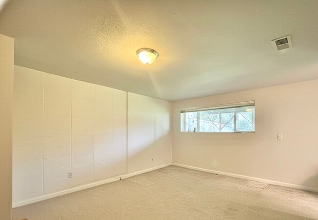 Building Photo - Mid-Century Gem in Kirkland’s Everest Park