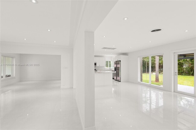 Building Photo - 439 Bargello Ave