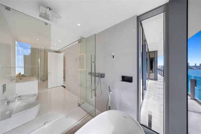 Building Photo - 300 Biscayne Blvd Way