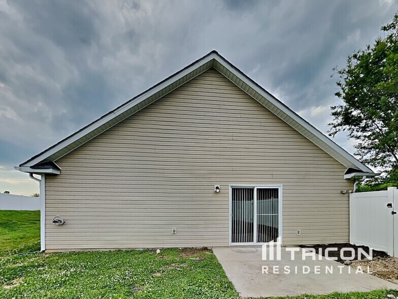 Building Photo - 112 Maple Crest Dr