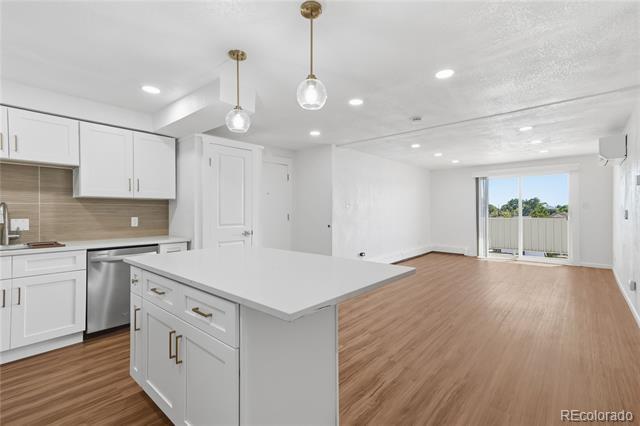 Building Photo - 3047 W 47th Ave